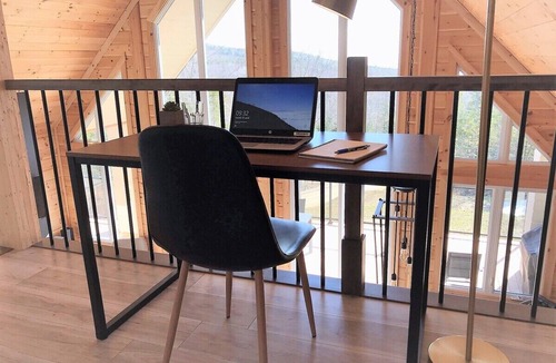 Les Eboulements Ski Chalet | Eastman 73: Hot Tub, Pool Table & Summer Nights