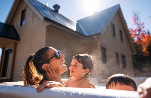 Les Eboulements Ski Chalet | Eastman 73: Hot Tub, Pool Table & Summer Nights