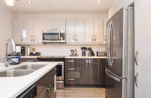 Sudbury House | Easy 5 minute Walk To Hospital-Modern Stay