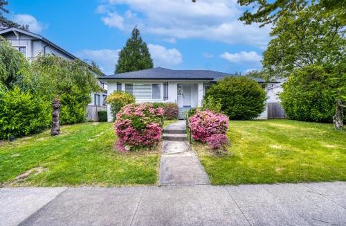 Oakridge Villa | Easy Access to YVR & DT l Cozy Lower Level Suite