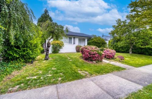 Oakridge Villa | Easy Access to YVR & DT l Cozy Lower Level Suite