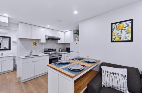 Oakridge Villa | Easy Access to YVR & DT l Cozy Lower Level Suite