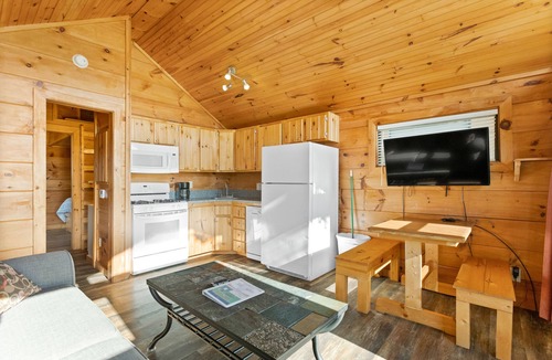 Edinboro Cabin | Edinboro Lake Resort Cabins
