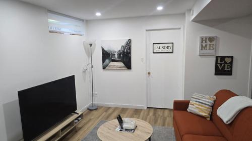 Ottawa Division Apartment | Elegant Basement Suite in Barrhaven, Ottawa