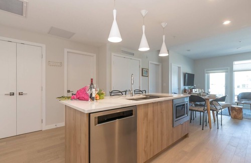 Cordova Bay Condo | Elegant Condo with Private BBQ and Ocean Views