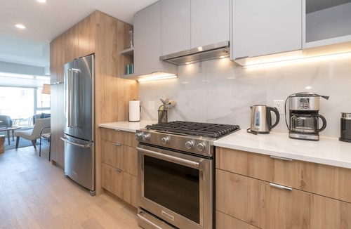 Cordova Bay Condo | Elegant Condo with Private BBQ and Ocean Views