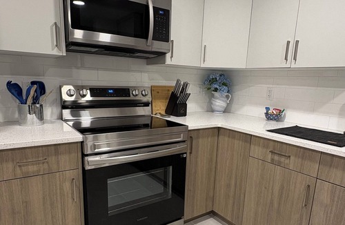 Southeast Calgary Condo | Elegant legal suite. Private entrance, queen bed, full kitchen, in-suite laundry