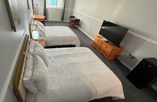 Whitehorse Hotel | Elite Hotel -Downtown Center- 24 hours "Ski & Northern light Tour" "Hot Spring Tour "Long-term stay"