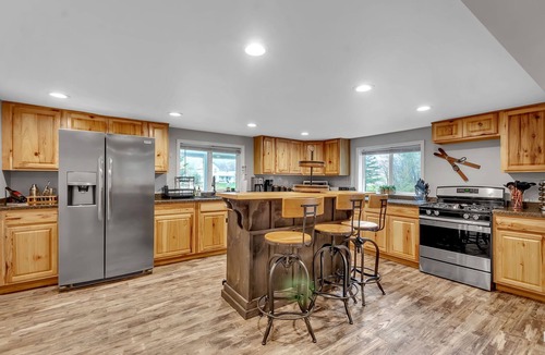 Salamanca Ski Chalet | Ellicottville Chalet 3 Miles From Village on a secluded lot w/pond