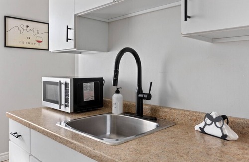 Walkerville Apartment | Emerald Suite + Amber Suite - Sleeps 6