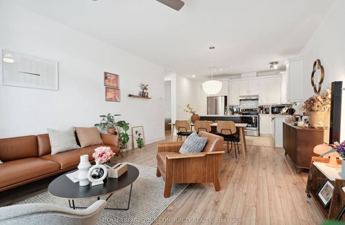 Innisfil House | Enjoy a stylish and comfortable stay in Barrie. This modern home offers cozy living spaces, fast WiFi, a fully equipped kitchen, and easy access to the waterfront, downtown, shopping, and local attractions — perfect for families, couples, or business