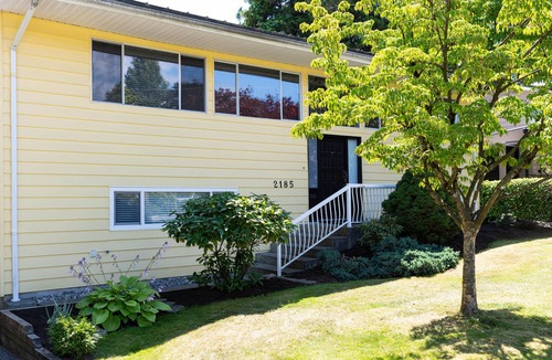 Lynn Valley House | enjoy the mountains and nature in our lynn valley home