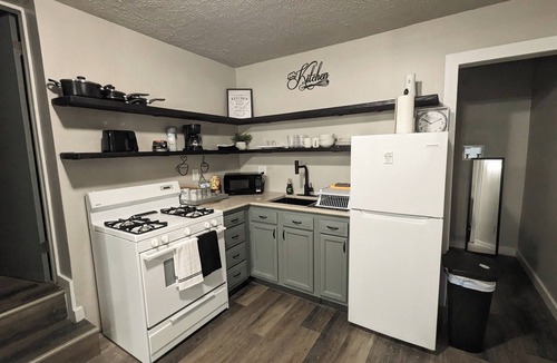 Lorain Apartment | Enjoy your stay in downtown Lorain