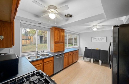 Toledo House | Entire 3-bedroom house in peaceful Toledo with air conditioning