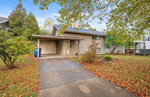 Toledo House | Entire 3-bedroom house in peaceful Toledo with air conditioning