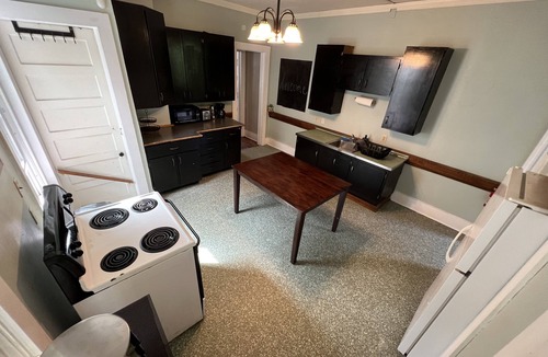 Geneva House | Entire 8BD Home: Central & Spacious Space in DT Geneva
