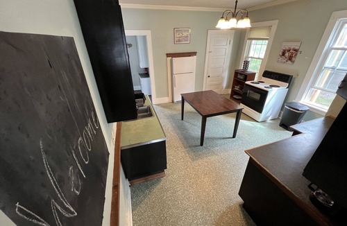 Geneva House | Entire 8BD Home: Central & Spacious Space in DT Geneva