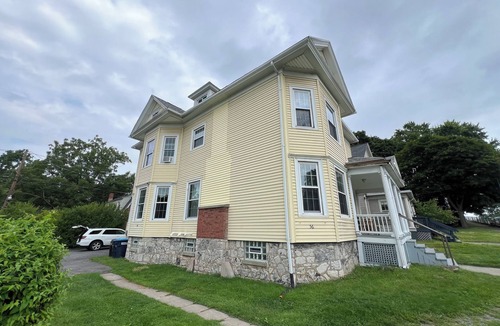Geneva House | Entire 8BD Home: Central & Spacious Space in DT Geneva