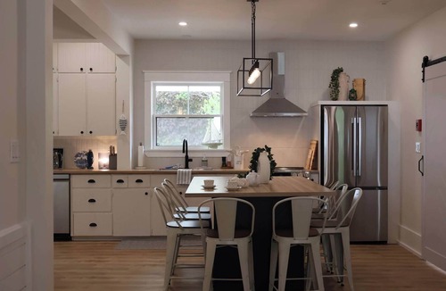 Victoria House | Entire Historic OH Hotel | Newly Restored for '26 | sleeps 18
