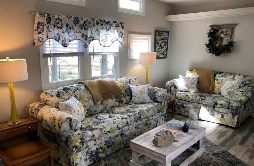 Town of Milo House | Equipped Cottage Ideal for Groups in Milo, New York