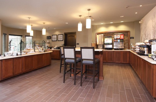 Amherst Condo | Equipped Suite | Free Daily Breakfast, Pool Access + Gym Access