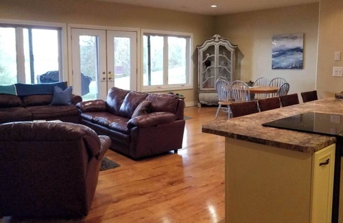 Twin Bay Apartment | Escape to the Lake Living