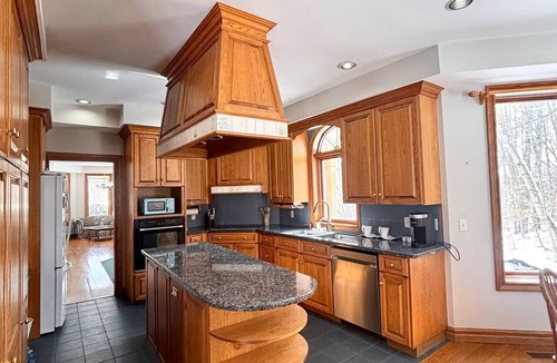 Welland Cottage | Evergreen Cottage | 58-Acre Farm Retreat w Pond