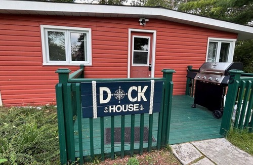 Wasaga Beach Cottage | Evergreen Gardens Resort - Waterview Cottage with pool! DOCK HOUSE