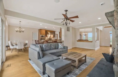 Purcellville House | Expansive Villa w/Hot Tub, Fire Pit