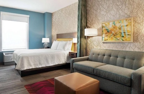 Brooklyn Park Hotel | Experience Comfort & Convenience in This Brooklyn Park Unit