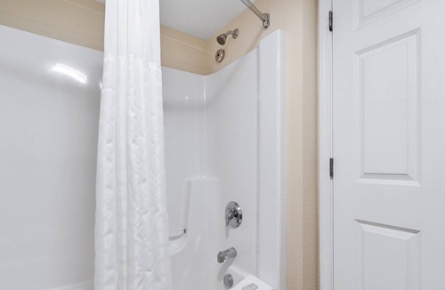 Kelleys Island House | Experience the cozy Vineyard Suite just steps away from the beach 122
