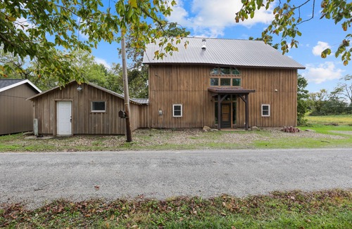Utica House | Experience the romance of a BARN. "DO YOU THINK YOU LIVE IN A BARN"YES!