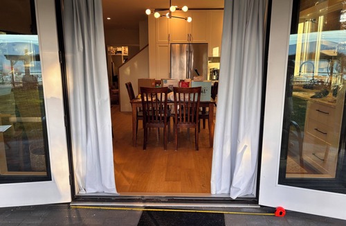 Bowen Island House | Eyrie house on Bowen Island. Oceanview and sunsets .Pet friendly