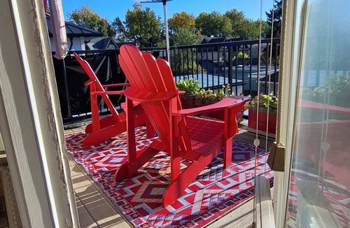 James Bay House | Family Cottage-House in Scenic James Bay, Victoria: 1 Blk to Ocean & Ogden Pt!