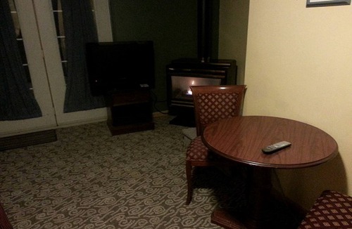 Cochrane Cabin | Family-Friendly Deluxe Suite Rental in Lodge in Cochrane, Ontario