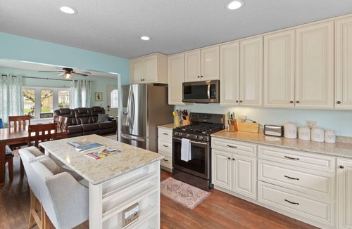 Bay View House | Family Friendly Home Near Cedar Point & Downtown