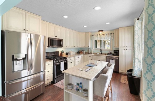 Bay View House | Family Friendly Home Near Cedar Point & Downtown
