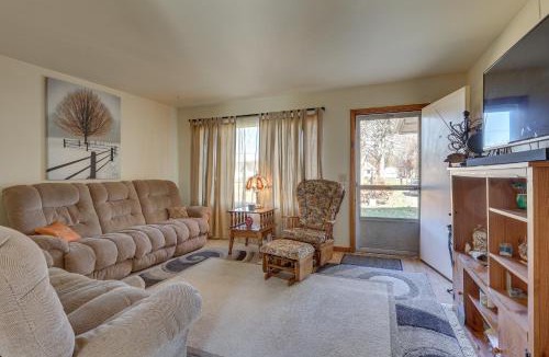 New Franklin House | Family-Friendly Home w/Fire Pit ~ 10 Mi to Akron!