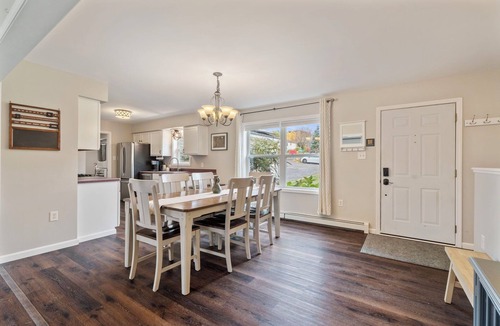 East Ithaca House | Family Friendly Retreat Close to Cornell & Ithaca. 6bedrooms 3 baths.