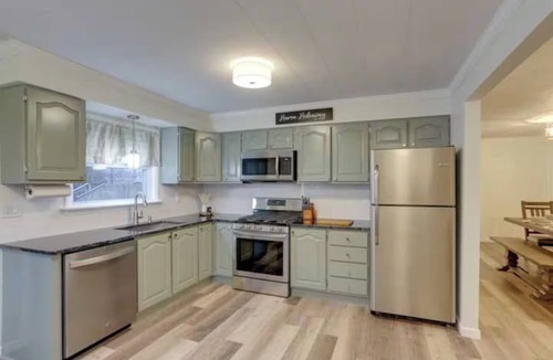 Huron House | Family House: Pool, Games & Boat Parking