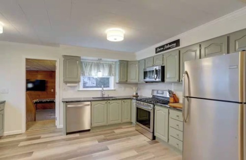 Huron House | Family House: Pool, Games & Boat Parking