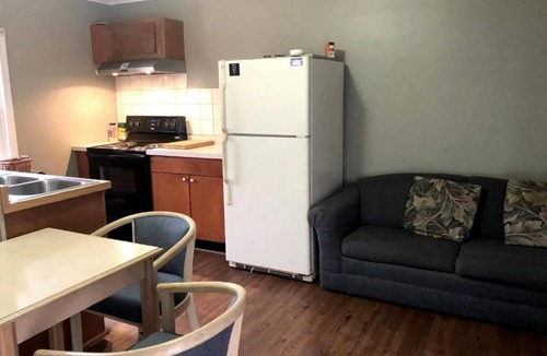 Seneca Falls Hotel | Family Room 4 Single Beds