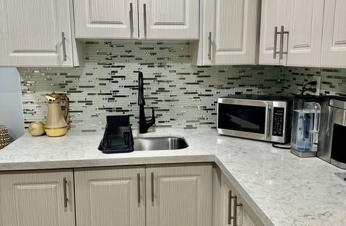 Ajax Apartment | Family style cozy living in friendly surroundings