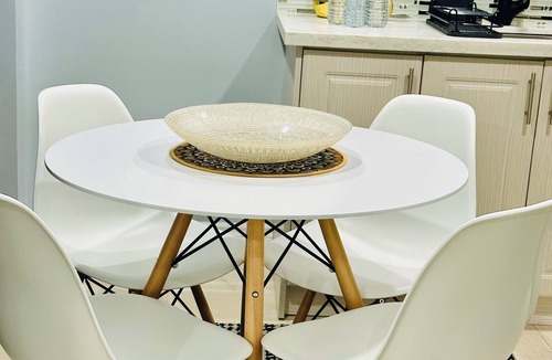 Ajax Apartment | Family style cozy living in friendly surroundings
