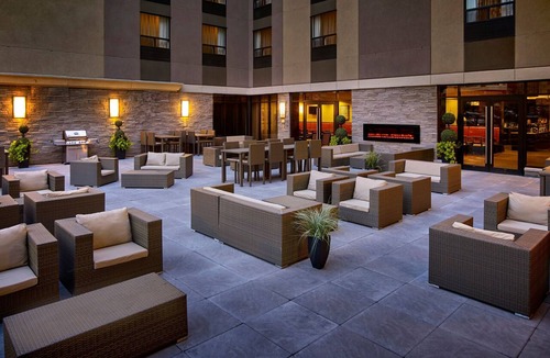 Central Hamilton Apartment | Family Suite w/ Full Kitchen | Free Hot Breakfast