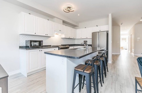 The Blue Mountains House | Family Townhouse, Walk-Shuttle to Blue, Fire Pit