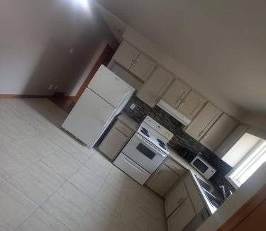 Kitchener House | SPORTS FANS STAY-FAST WIFI-FLEXIBLE CHECK IN-Free Parking