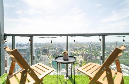 Bay Cloverhill Apartment | Financial District 3BR CN Tower Views