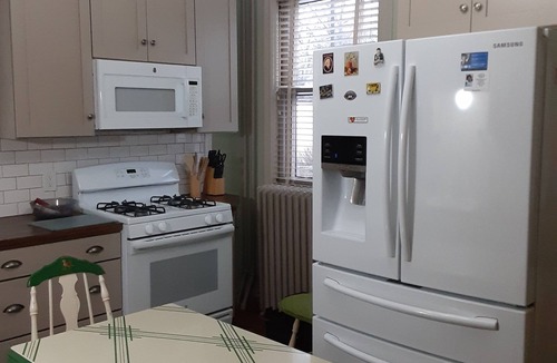 Downtown Toledo House | First Floor 4 poster Double Bed in Historic Victorian Bed and Breakfast