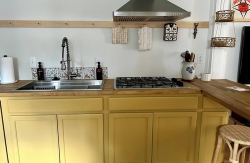 Downtown Rochester House | Flower City Abode- Park Ave Roc 2bd- 2 bath House- Updated!